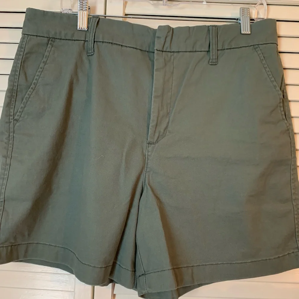 Gloria Vanderbilt Green Chino Shorts Classic Style - Picture 3 of 3